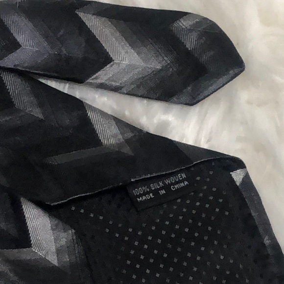 Milano Silk Tie by Antonio Vessi - Picture 3 of 4